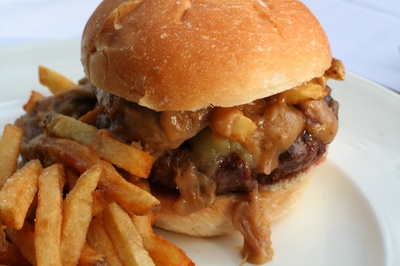 grange-poutine-burger.jpg